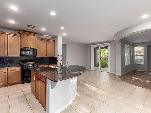 4th image of 3435 E Comstock Dr