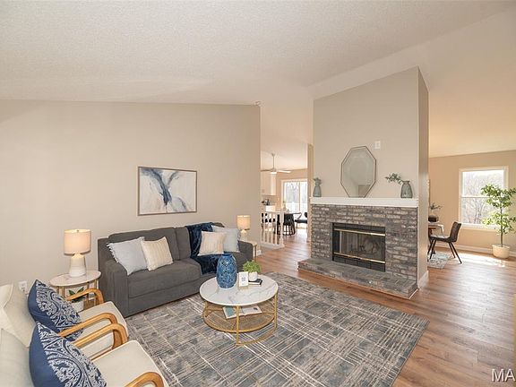 2nd image of 3242 Rosedale Dr