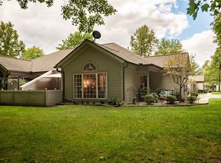 30 Stone Ridge Blvd, Hermitage, PA 16148