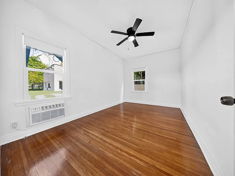 1002 N Sweetzer Ave — Photo 17