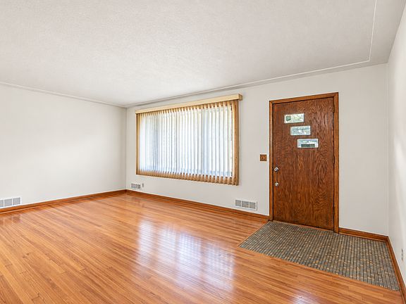 4th image of 2602 37th Ave NE