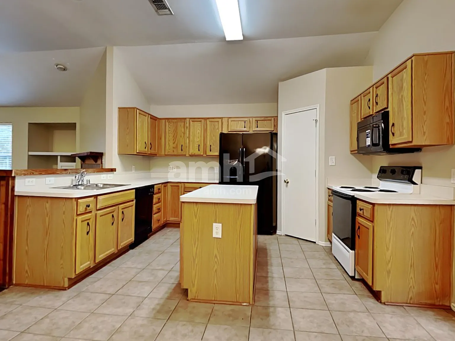 3 bed, 2.0 bath, 1729 sqft, $2,145 — Photo 4