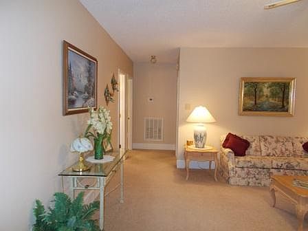 5th image of 236 Pomeroy Dr