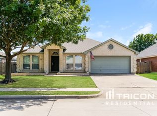 945 Carlin Ln, Burleson, TX 76028