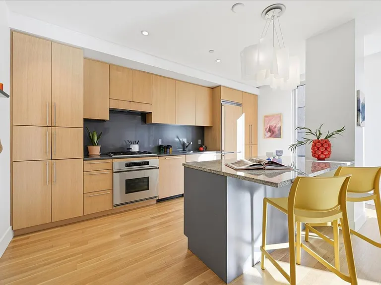 937 NW Glisan St #435 — Photo 9