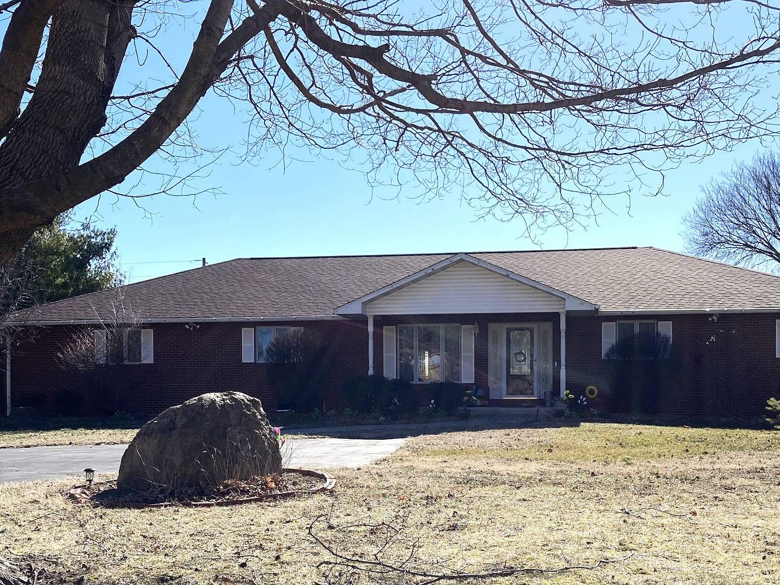 2923 E 1050th Ave, Oblong, IL 62449 Zillow