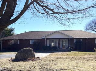 2923 E 1050th Ave, Oblong, IL 62449