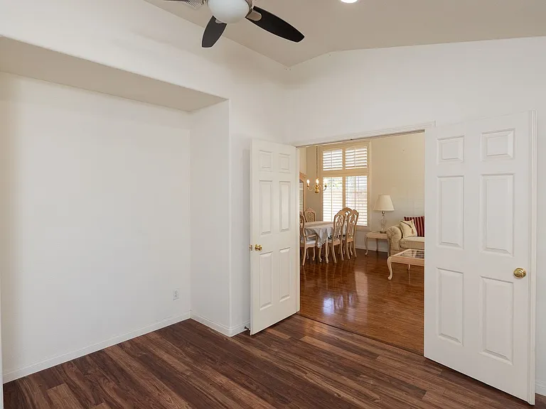 652 Teresa St — Photo 3