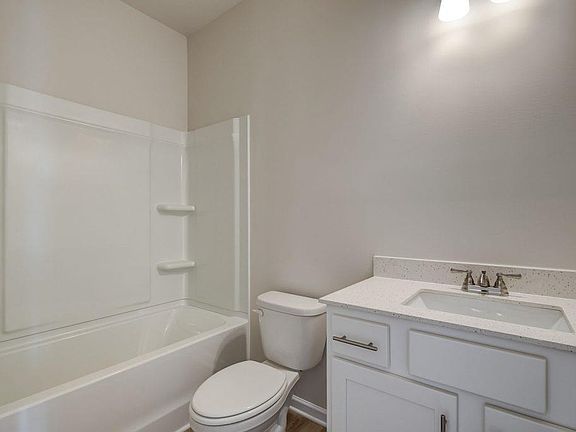 5th image of 4611 Silver Oak Dr SW
