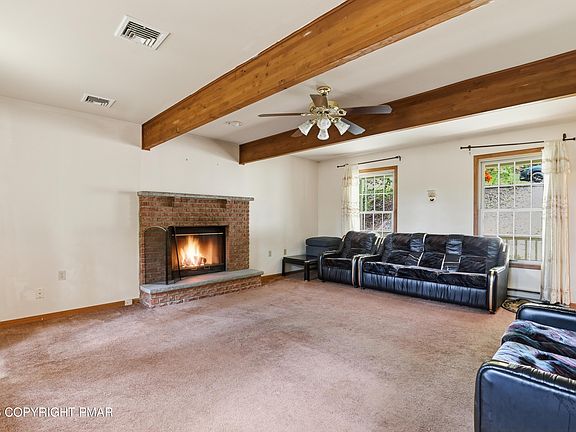 4th image of 2327 Woodcrest Dr