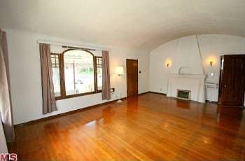 5th image of 670 Alexander St