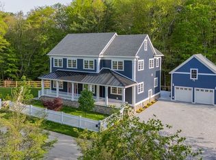 12 Stoddard St, Upton, MA 01568