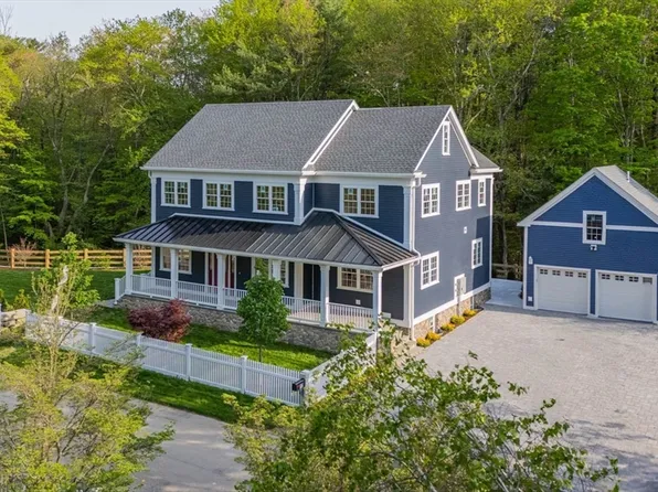 12 Stoddard St, Upton, MA 01568