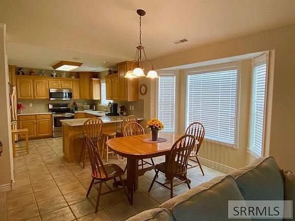 5th image of 2449 Blue Camas Way
