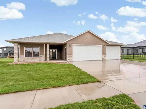 5406 W Colonial Ct, Sioux Falls, SD 57107