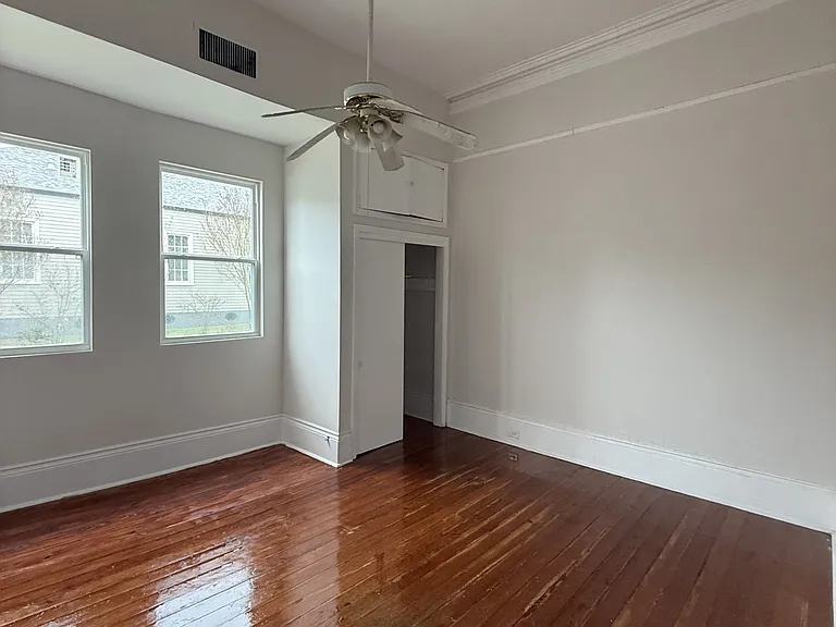 1202 Marengo St — Photo 7