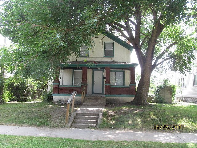 1st image of 840 Evergreen St SE