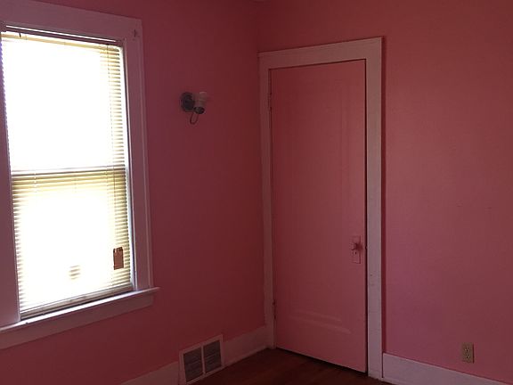 5th image of 119 Candler St