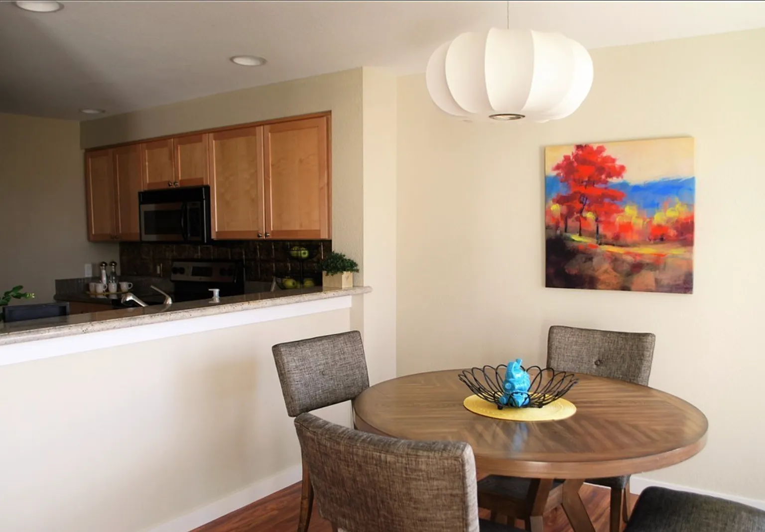 2 bed, 866 sqft, $2,300 — Photo 4