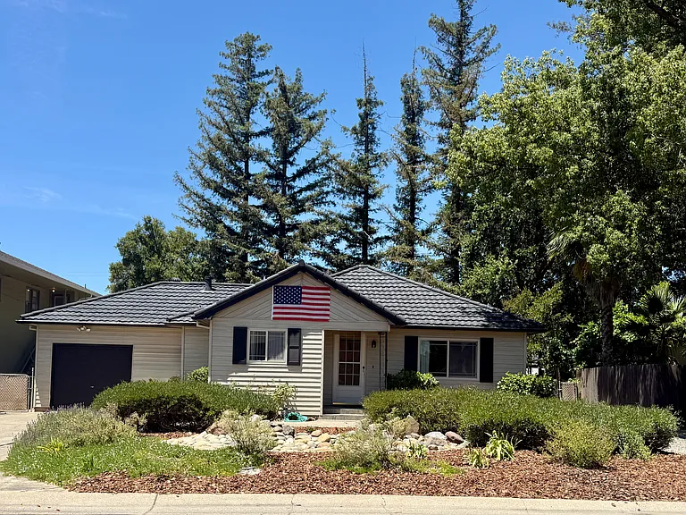 9550 Colton Ave — Photo 1