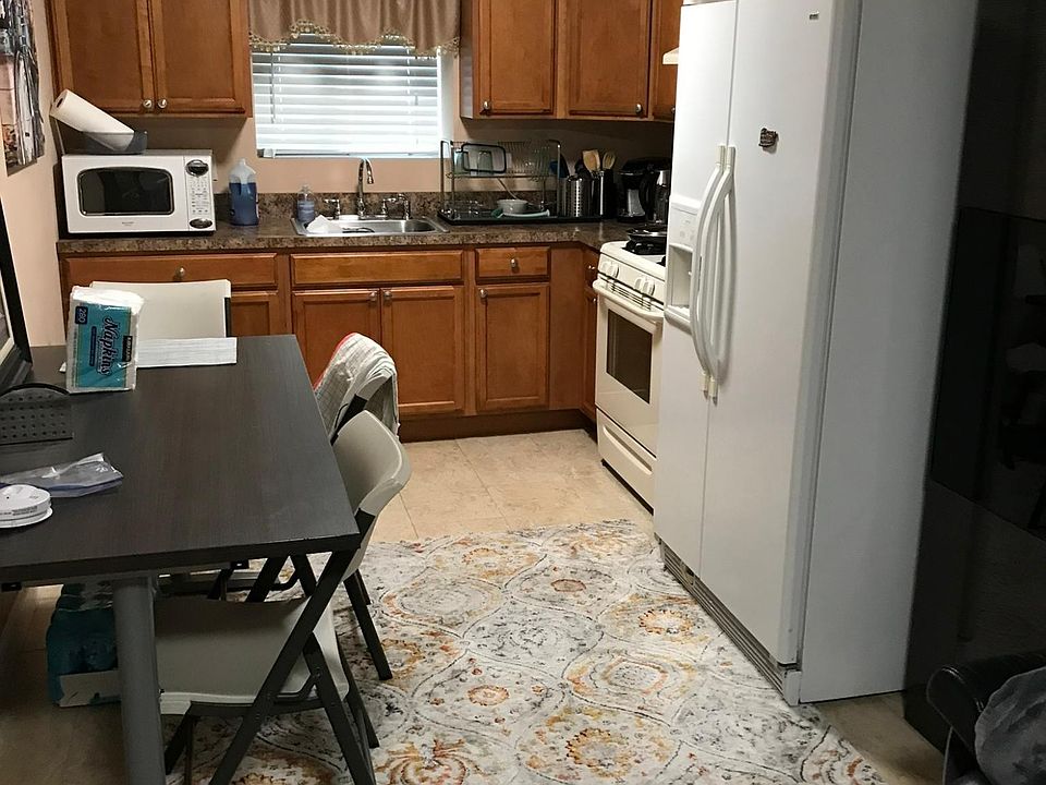 1st image of 194 King St #1
