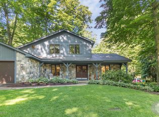 1284 Oakhampton Rd, Holland, MI 49424