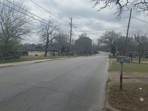 4th image of 6010 Forest Hill Dr