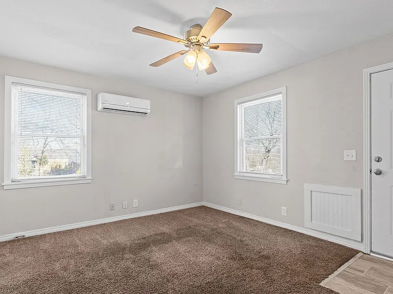 42 Maple St — Photo 4