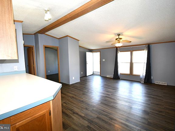 5th image of 45 Maple Ct