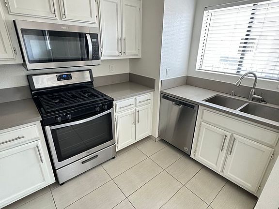 3rd image of 454 Ivy St APT 4