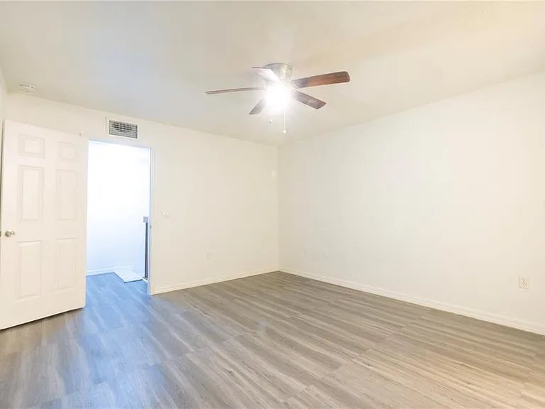 2947 Poplar Ave — Photo 38