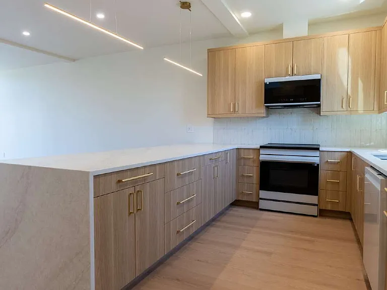818 E 22nd Ave — Photo 15