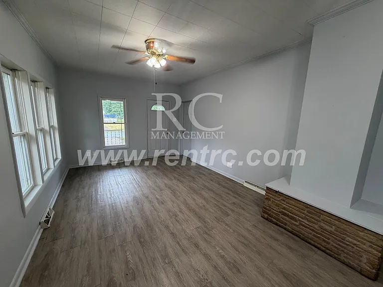 303 E 12th St #W — Photo 7