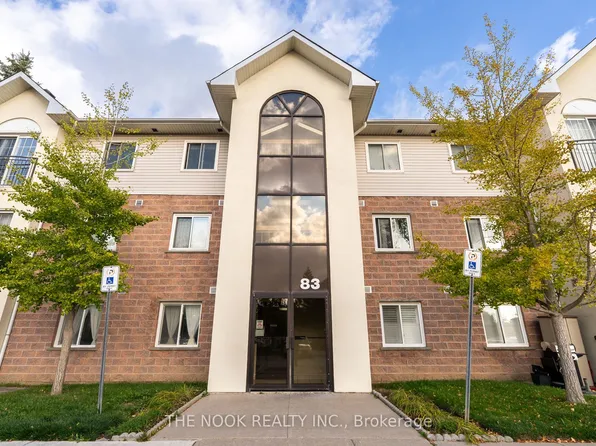 83 Aspen Springs Dr #309, Clarington, ON L1C 5J7