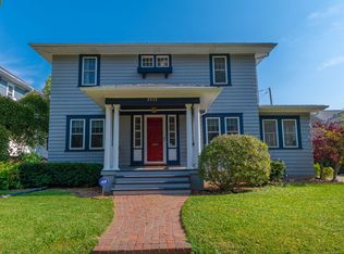 2032 Two Tree Ln, Wauwatosa, WI 53213