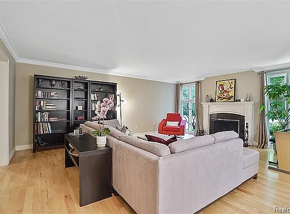 5th image of 1353 Knollcrest Cir #53-M-53