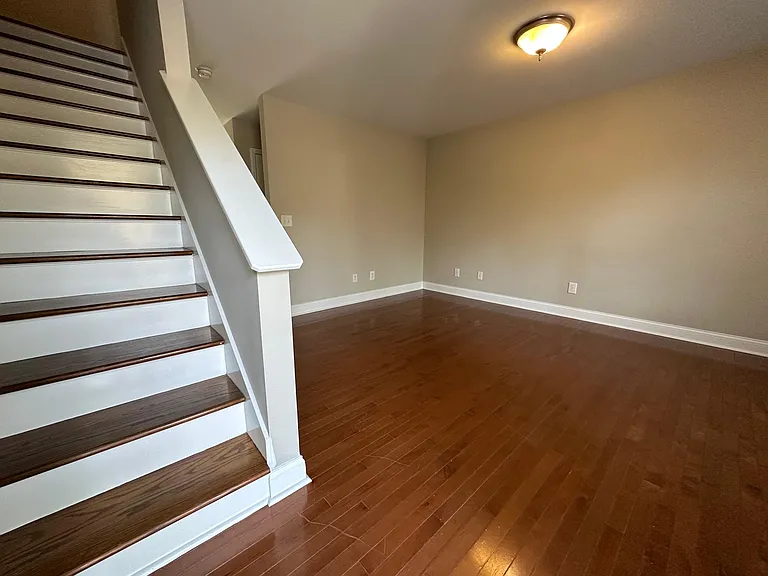 2511 S River Rd — Photo 7