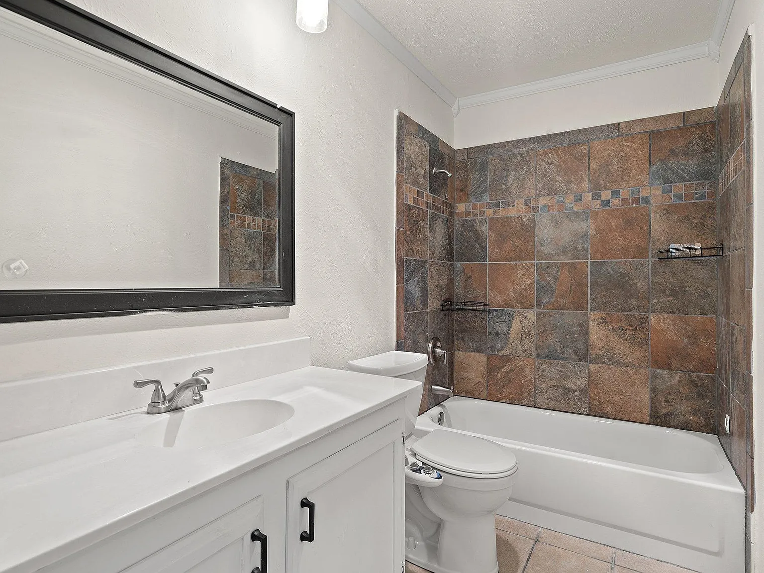 4 bed, 2.0 bath, 1770 sqft, $819 — Photo 4