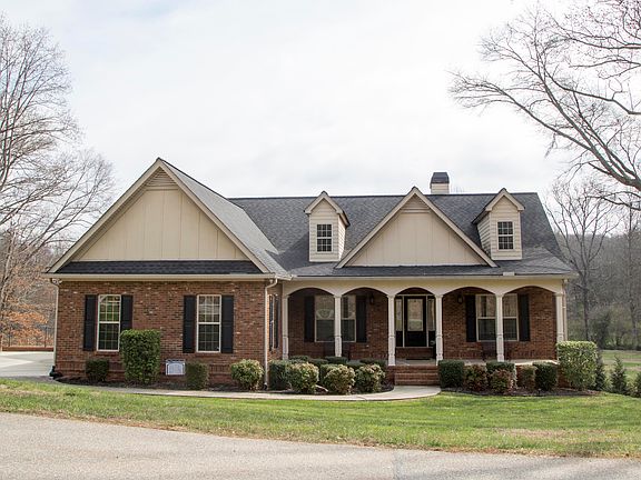 2nd image of 302 Lakewood Cove Dr