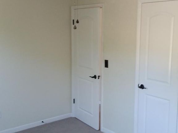 5th image of 3 Elm Ave SE APT C