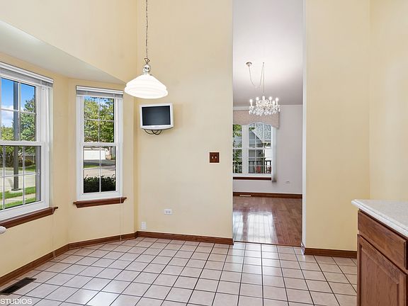 4th image of 20994 W Olive St