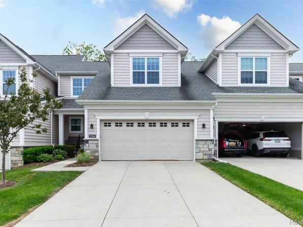 2589 Oxford Cir, Ann Arbor, MI 48103