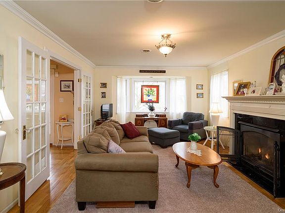 4th image of 9 Oakley Blvd