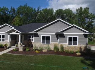 3371 Largo Ridge Ct, Green Bay, WI 54311