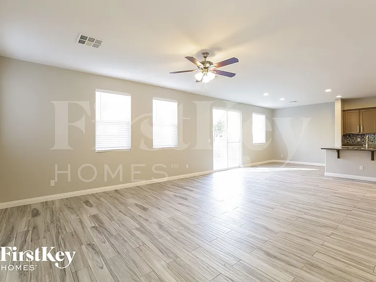 584 Little Moon Ave — Photo 3