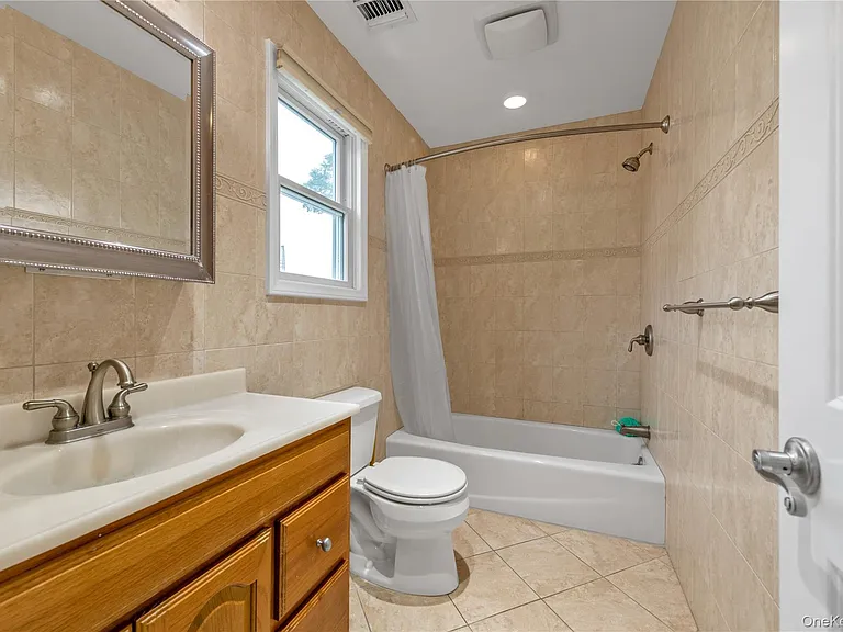 11 Nesaquake Ave #2 — Photo 8