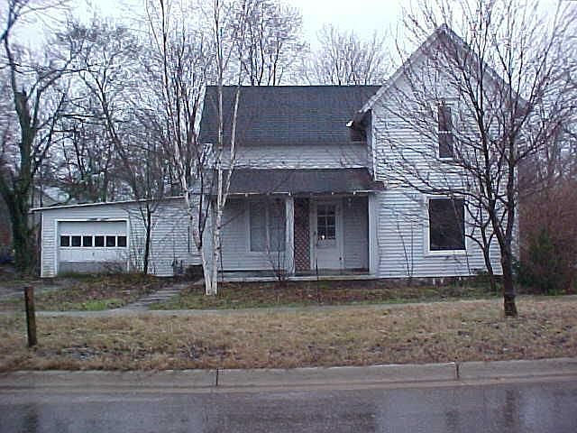 1st image of 129 W Fennville St