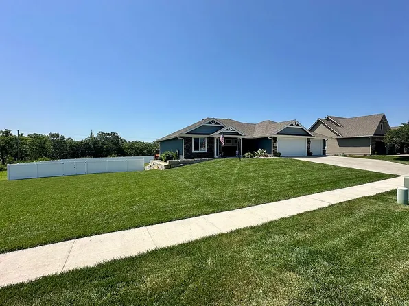 3221 SE Blazing Star Dr, Topeka, KS 66609