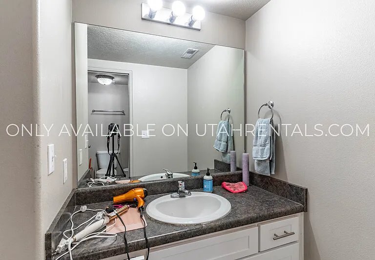 866 E 700 N #C1-1 — Photo 12