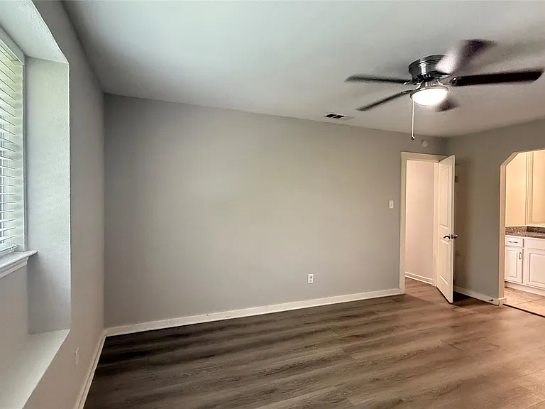 805 Malden Cv — Photo 12